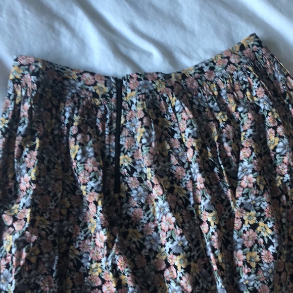 Flower patterned mini skirt - Picture 2 of 4